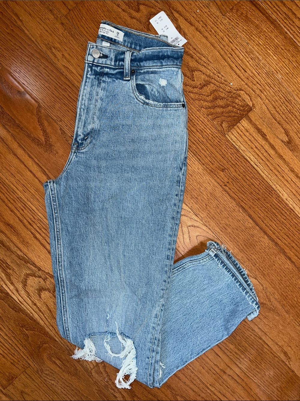 Abercrombie & Fitch Curve Love 90’s Straight Ultra High Rise Jeans NWT — Size 28